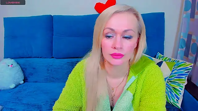 EllenMoore online show from March 19, 2:05 am