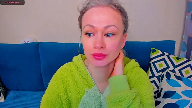 EllenMoore online show from October 13, 3:06 am