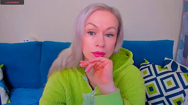 EllenMoore online show from October 18, 3:09 am