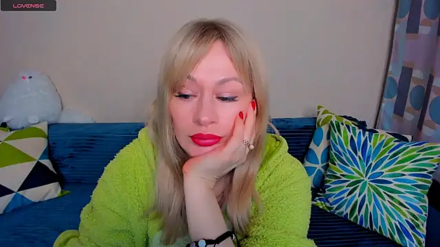 EllenMoore online show from April 11, 3:11 am