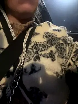 Snapshot of Elvira75 chatting on December 14, 7:03 am Elvira75 online show from December 14, 7:03 am