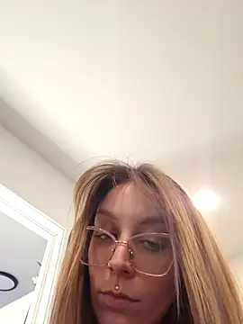 LilyOrion online show from February 11, 8:03 pm