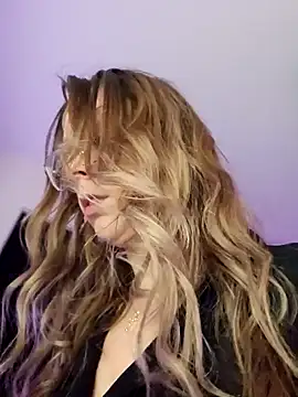 LilyOrion online show from March 8, 1:14 am