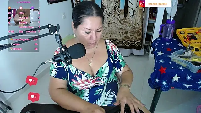 Snapshot of Brenda_Berck_ chatting on March 13, 1:32 am Brenda Berck online show from March 13, 1:32 am