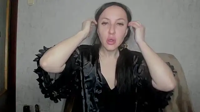 MissGulia online show from April 8, 12:32 am