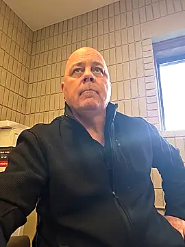 Snapshot of horny4you1 chatting on October 28, 6:54 pm horny4you1 online show from October 28, 6:54 pm