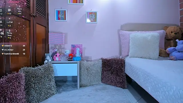 Snapshot of AbrilRussell chatting on December 6, 4:25 am AbrilRussell online show from December 6, 4:25 am