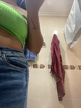 Snapshot of Fancyxlove chatting on November 6, 12:39 pm Fancyxlove online show from November 6, 12:39 pm