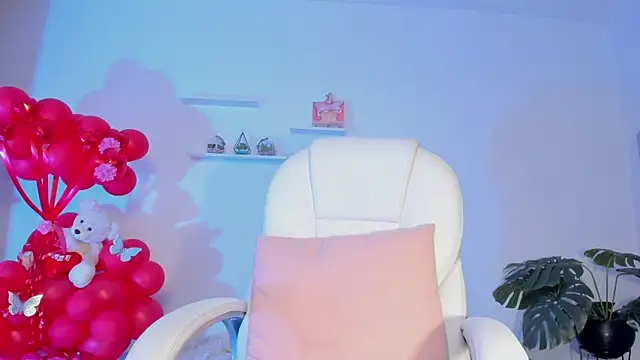 SophieHunt online show from February 18, 2:38 am