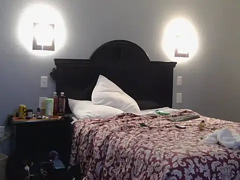 HelloKittyLapDog online show from April 16, 1:01 pm