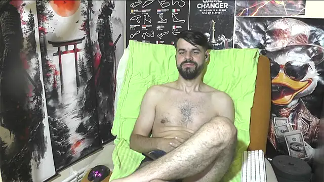 Snapshot of 00george chatting on June 6, 9:14 am 00george online show from June 6, 9:14 am