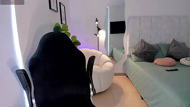 AmyWood online show from April 7, 7:58 pm