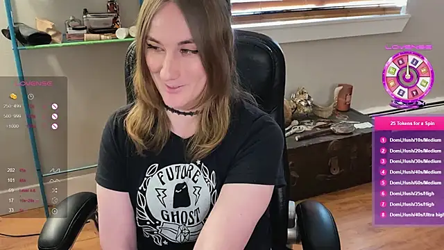 luluvaladon online show from February 5, 11:06 pm