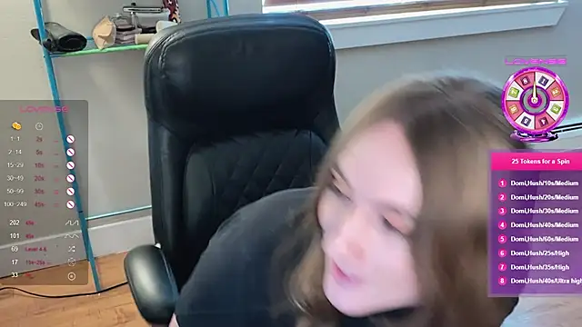 luluvaladon online show from February 22, 8:53 pm