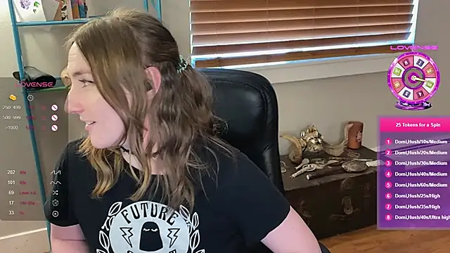 luluvaladon online show from February 22, 11:57 pm