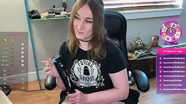 luluvaladon online show from February 28, 8:50 pm