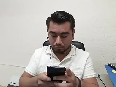 Snapshot of youmanhorny chatting on August 3, 6:33 pm youmanhorny online show from August 3, 6:33 pm