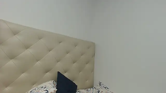 Snapshot of camilahot23 chatting on July 18, 11:52 pm camilahot23 online show from July 18, 11:52 pm