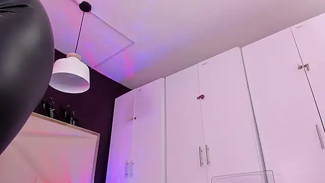 Inndrahot online show from April 19, 4:01 am