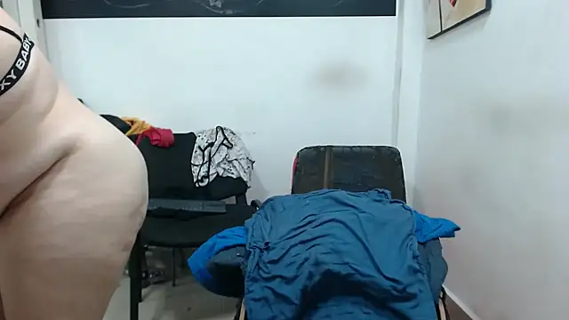 Snapshot of Meloncillo_And_BabyLiss chatting on February 1, 3:41 am Meloncillo And BabyLiss online show from February 1, 3:41 am