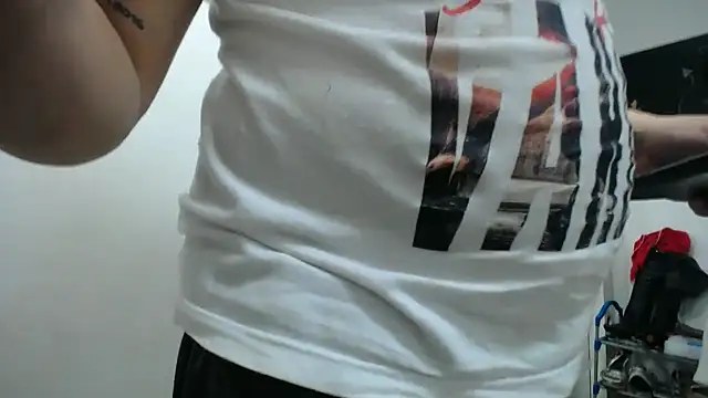 Snapshot of Meloncillo_And_BabyLiss chatting on February 14, 11:53 am Meloncillo And BabyLiss online show from February 14, 11:53 am