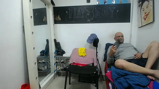 Snapshot of Meloncillo_And_BabyLiss chatting on February 27, 2:10 pm Meloncillo And BabyLiss online show from February 27, 2:10 pm