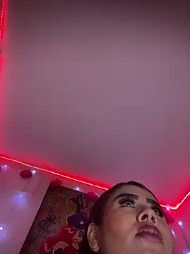 Snapshot of Emma_Brown_12 chatting on February 23, 12:41 am Emma Brown 12 online show from February 23, 12:41 am