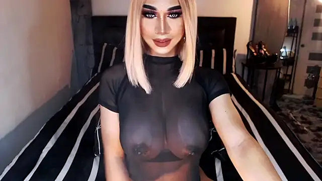 Snapshot of MassiveCockxMistress chatting on October 4, 12:19 am MassiveCockxMistress online show from October 4, 12:19 am