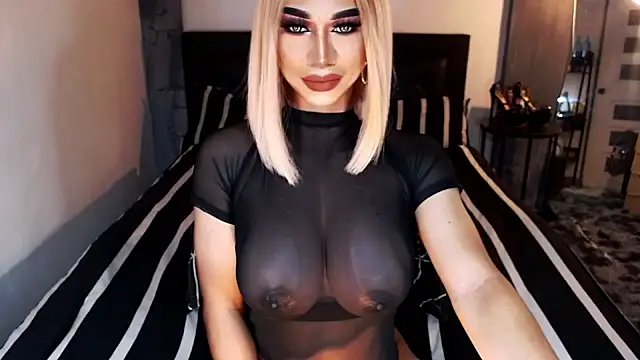 Snapshot of MassiveCockxMistress chatting on November 2, 5:26 pm MassiveCockxMistress online show from November 2, 5:26 pm