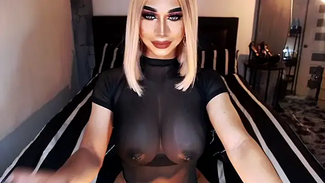 Snapshot of MassiveCockxMistress chatting on November 20, 12:11 am MassiveCockxMistress online show from November 20, 12:11 am