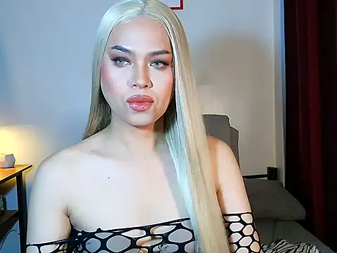 Snapshot of MistressLuna1 chatting on April 28, 6:13 pm MistressLuna1 online show from April 28, 6:13 pm