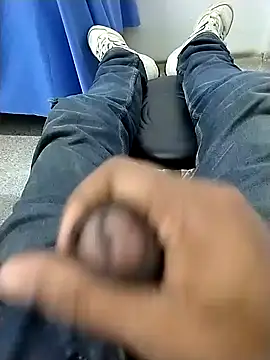 Snapshot of Theplesure007 chatting on February 18, 12:39 pm Theplesure007 online show from February 18, 12:39 pm