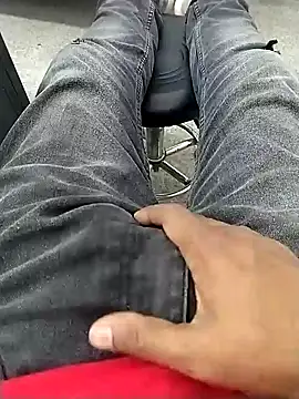 Snapshot of Theplesure007 chatting on February 24, 9:21 am Theplesure007 online show from February 24, 9:21 am