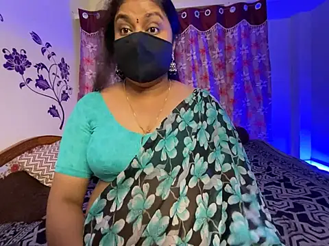Snapshot of Love_4Sex chatting on July 2, 5:35 am Love 4Sex online show from July 2, 5:35 am
