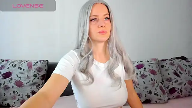 Snapshot of DiamondKay chatting on January 7, 7:42 am DiamondKay online show from January 7, 7:42 am