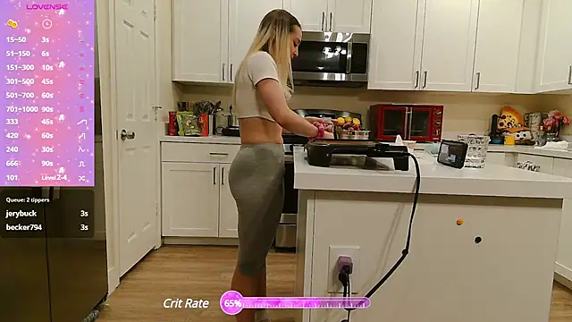 Snapshot of Blondiewithanass chatting on March 5, 6:12 am Blondiewithanass online show from March 5, 6:12 am