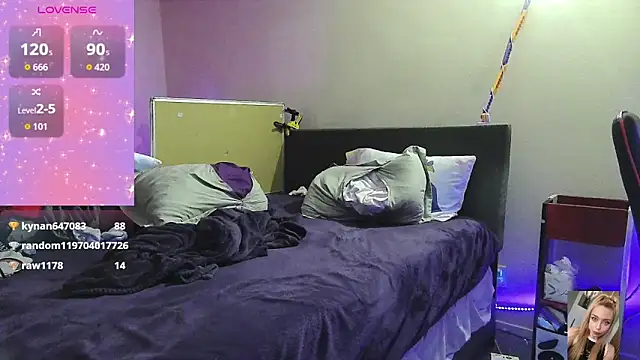 Snapshot of Blondiewithanass chatting on October 18, 2:03 am Blondiewithanass online show from October 18, 2:03 am