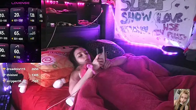 Blondiewithanass online show from December 3, 8:34 am