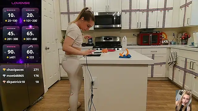 Blondiewithanass online show from January 17, 3:28 pm