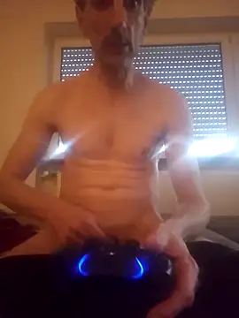 Snapshot of laeuferAss chatting on March 3, 4:57 pm laeuferAss online show from March 3, 4:57 pm