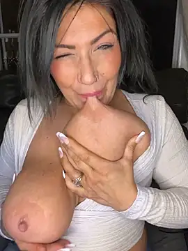 LittleMissEeve online show from April 18, 1:31 am