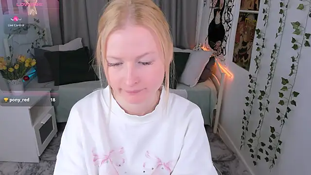 Laly Peach online show from January 10, 7:32 pm