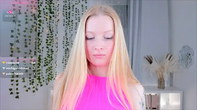 Laly Peach online show from January 13, 7:31 pm