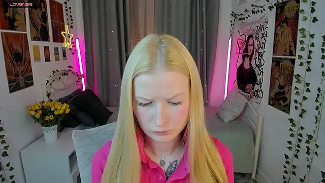 Laly Peach online show from October 18, 3:57 pm