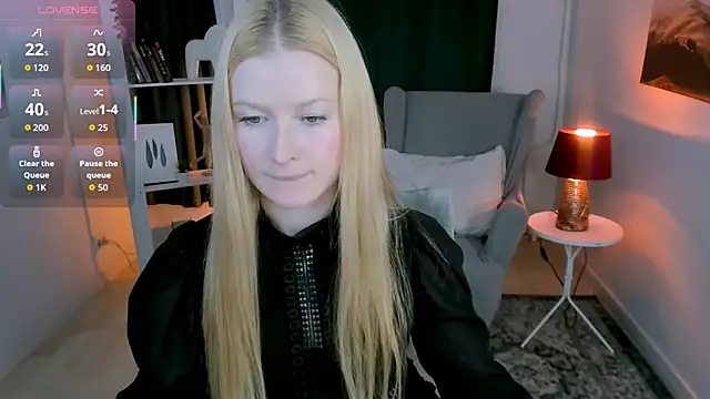 Laly Peach online show from November 3, 11:00 am