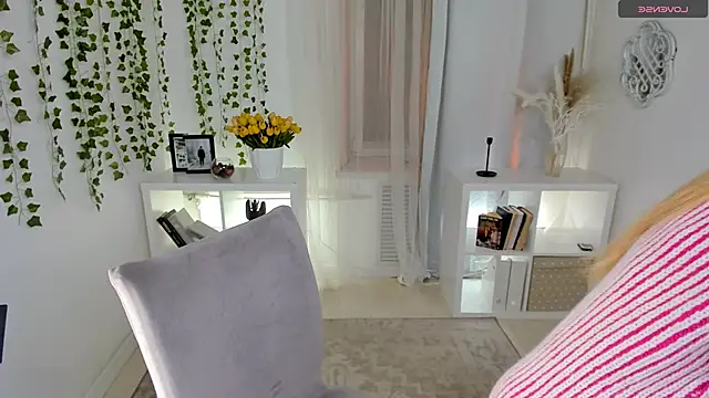 Laly Peach online show from January 14, 12:55 pm