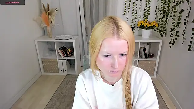 Laly Peach online show from April 23, 1:13 pm