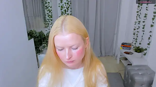 Snapshot of Laly_Peach chatting on May 27, 11:07 am Laly Peach online show from May 27, 11:07 am