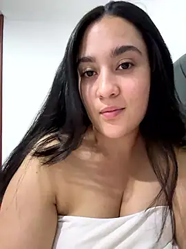 Snapshot of Nina_lovi chatting on December 7, 12:30 am Nina lovi online show from December 7, 12:30 am