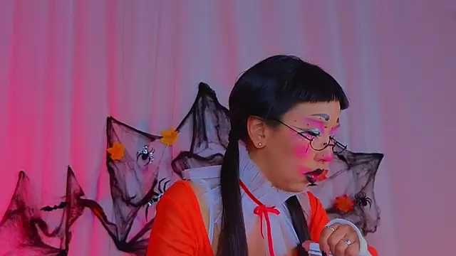 Snapshot of a11yson chatting on October 31, 3:24 pm a11yson online show from October 31, 3:24 pm